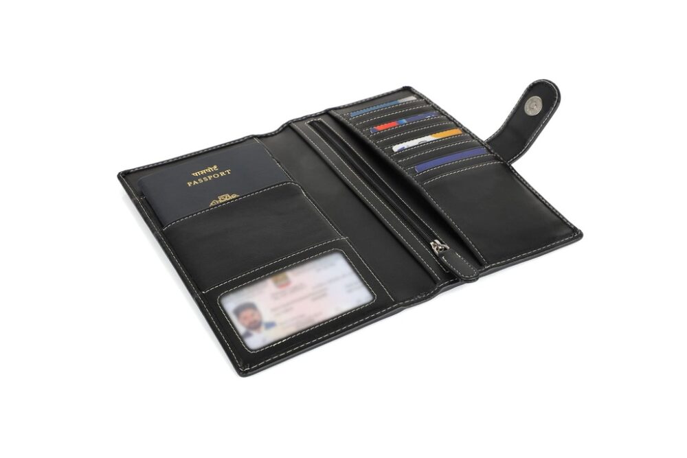RINN - eco-neutral® Cactus Leather Travel Wallet - Image 4